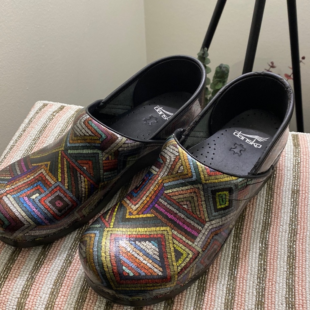 Dansko Professional Olive rainbow Clog Sz 41